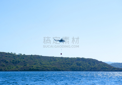 消防员,消防飞机,大桶,云,浓烟,松树,户外,自然,红色,安全的