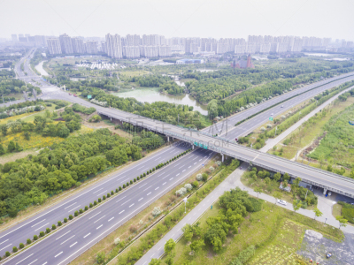 公路,航拍视角,卡车,汽车,交通,多车道公路,现代,无人机,立交桥,十字路口