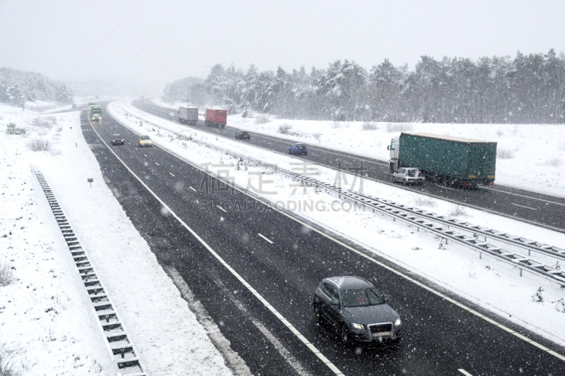 交通,公路,大风雪,冬天,寒冷,旅途,卡车,汽车,环境,半挂式卡车