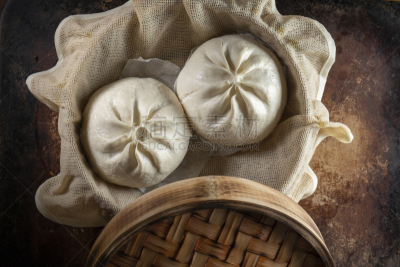 中式小笼包,小圆面包,两个物体,食品,蒸菜,中国食品,蒸锅,芜菁,自制的,2018