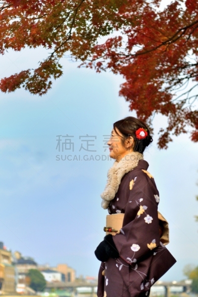 京都府,日本人,鸭川,和服,女人,秋天,垂直画幅,户外,仅成年人,京都市