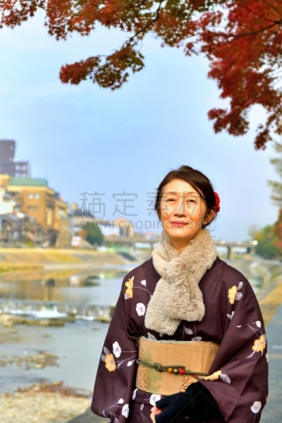 和服,女人,京都府,日本人,鸭川,秋天,中老年女人,仅日本人,仅一个中老年女人,一个人
