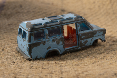 玩具,校车,古老的,蓝色,车辆运输车,巴士,车门,车轮,一个物体,比例