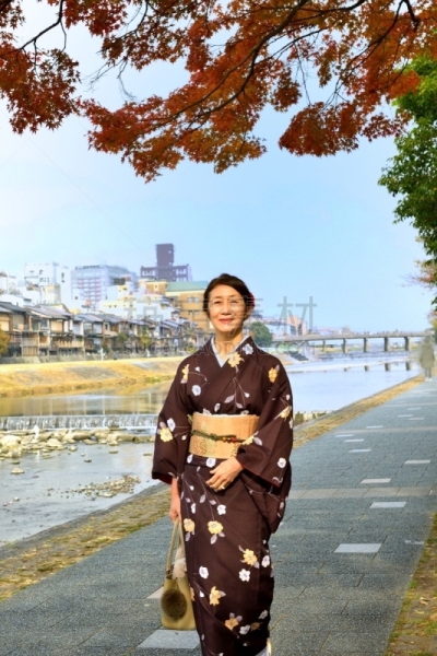 京都府,日本人,鸭川,和服,女人,秋天,垂直画幅,户外,仅成年人,京都市
