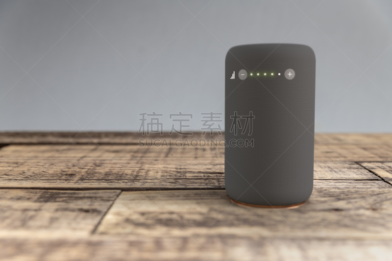 桌子,留白,智能音箱,音量旋钮,音乐,一个物体,室内,扬声器,图像,英国