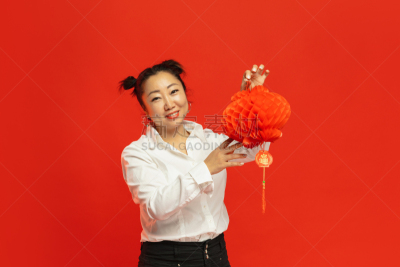 肖像,幸福,春节,亚洲,分离着色,红色背景,青年女人,2020,灯笼,背景分离