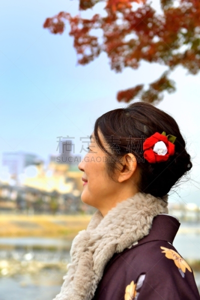 和服,女人,京都府,日本人,鸭川,秋天,中老年女人,仅日本人,仅一个中老年女人,一个人