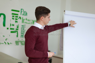 男商人,青年人,白板,想法,真实的人,会议中心,商务,商务研讨会,专业人员,工程师