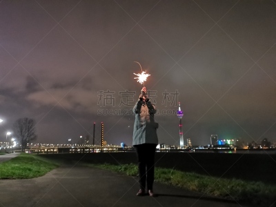 Mystic picture of young woman stand still in front of Düsseldorf skyline