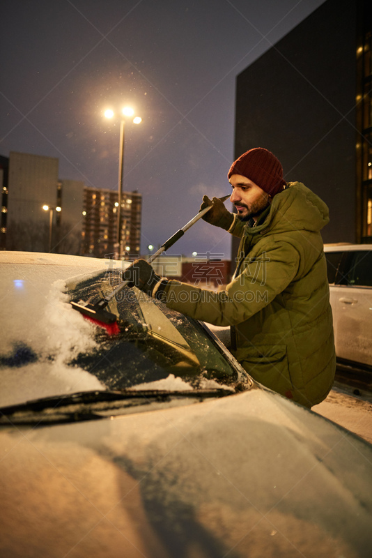 汽车,雪,男人,硬毛刷,仅男人,羊毛帽,仅一个男人,黄昏,堆,户外