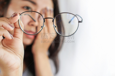焦点,人的眼睛,问题,眼镜,痛苦,手牵手,女人,运动模糊,健康保健,眩晕的