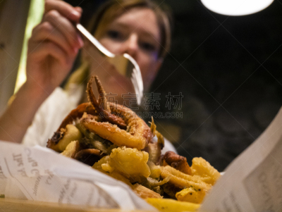 海产,多样,女孩,炸制食物,希腊,海鱼,仅女人,仅一个女人,鱼类