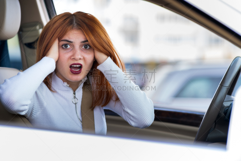 汽车,女人,面部表情,人,不高兴的,底片,愤怒,进攻,驾车,大喊