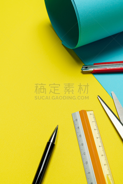 剪刀,水笔,尺,彩色美术纸,炊具刀,圆珠笔,自制的,艺术品,布告栏