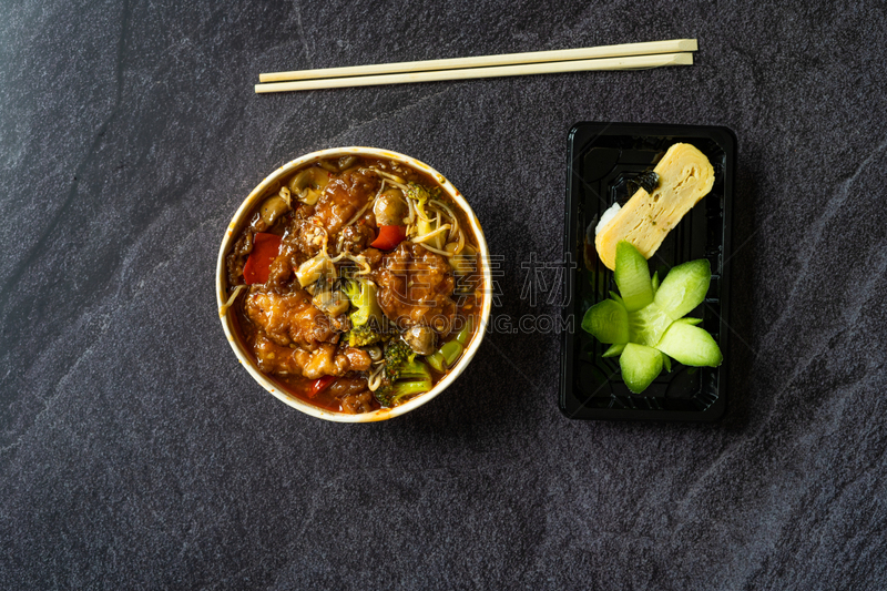 日本,鱼汤,食品,蛋,寿司,海洋,鲈,塑料容器,肉片,做