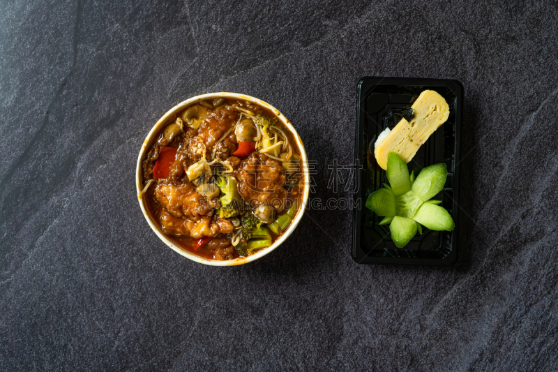 日本,寿司,黄瓜,鲈,食品,海洋,蛋,塑料容器,肉片,做