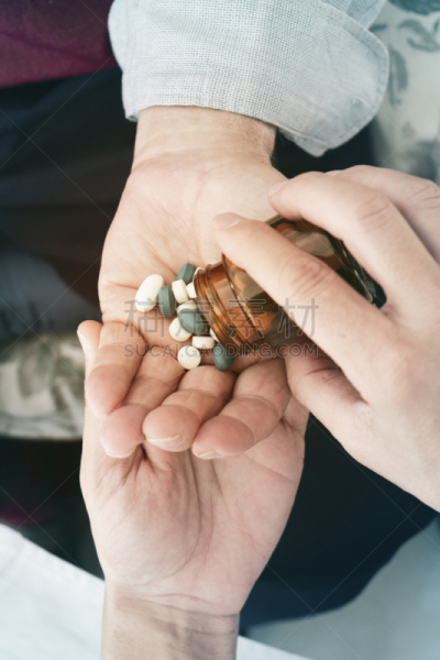 老年男人,药丸,健康保健工作人员,医药职业,药,营养品,仅男人,维生素