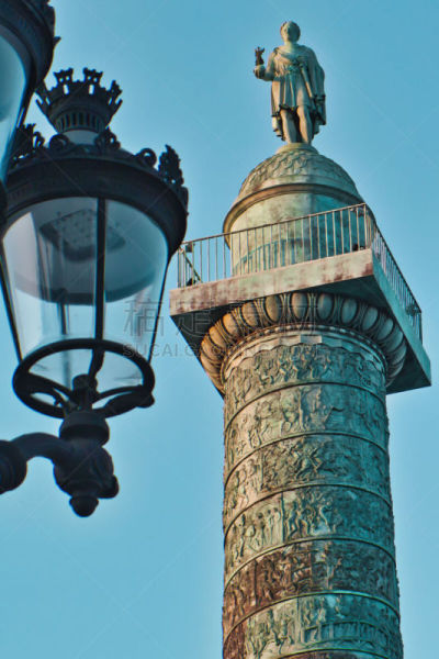 The Vendôme column is a Parisian monument located in the Vendôme square. It was erected by order of Napoleon Bonaparte, to celebrate his victory in the battle of Austerlitz