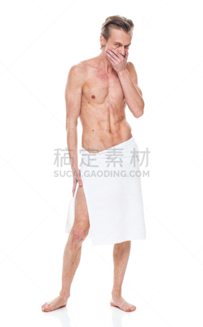 用毛巾包裹,男性,青年人,白色人种,衣服,专心,仅男人,一个人,25岁到29岁,仅一个男人
