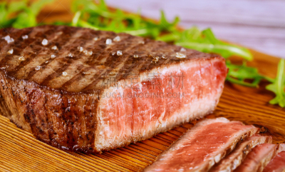 格子烤肉,牛排,半熟品,食盐,阿伯丁安格斯牛,厚木板,香料,烤的,食品,烤肉架