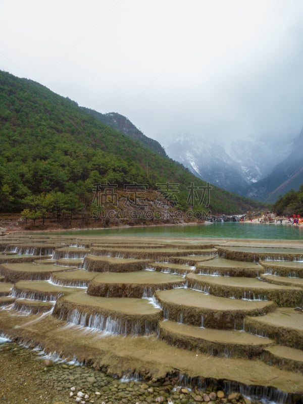 中国,云南省,丽江,玉龙雪山,地形,云,公园,草,河流,瀑布