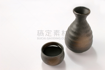 日本青酒,饮料,白色,清酒杯,含酒精饮料,白色背景,陶瓷工艺品,日本酒壶,室内,图像