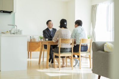 男商人,中老年伴侣,日本人,成年的,仅成年人,中老年人,中年人,职业,销售职位,挨家挨户推销的人