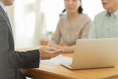 男商人,中老年伴侣,仅日本人,技术,金融顾问,日本人,股市和交易所,半身像,房地产,忠告