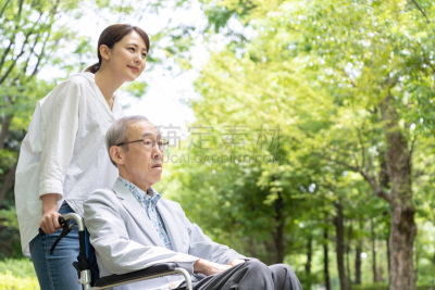 公园,女人,轮椅,男人,青年人,老年人,老年男人,女儿,健康保健,家庭护理