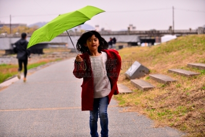 京都府,日本人,鸭川,女生,河岸,仅日本人,仅一个女孩,一个人,仅儿童,女人