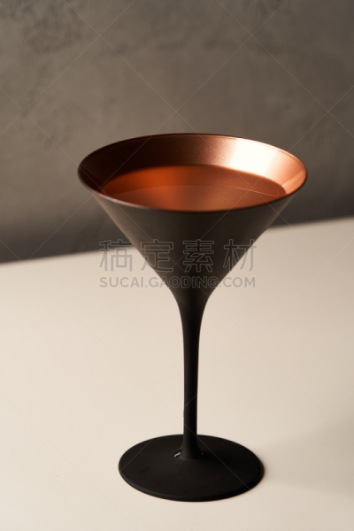 鸡尾酒,特写,玻璃杯,大都会鸡尾酒,简单,复古风格,现代,木制,伏特加,夜晚