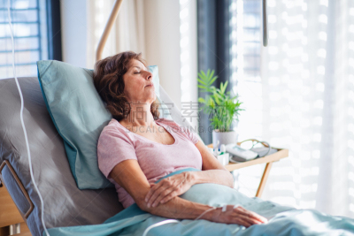 床,病人,女性,静脉滴注,病房,老年男人,生理盐水,健康保健工作人员,健康保健,专业人员