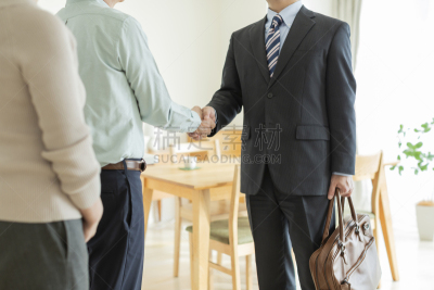 男商人,中老年伴侣,仅日本人,金融顾问,日本人,股市和交易所,半身像,家庭保险,房地产,忠告
