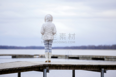 女孩,人行桥,自然,平流层,冬天,平和,背面视角,湖,寂寞,站