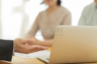 男商人,中老年伴侣,仅日本人,技术,金融顾问,日本人,股市和交易所,半身像,房地产,忠告