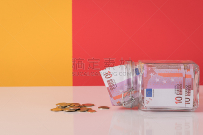 广口瓶,充满的,纸,彩色背景,慈善捐赠,帐单,红色背景,瓶子,商业金融和工业,存钱罐