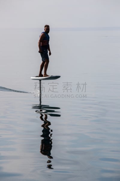 电,男人,救生衣,湖,水翼艇,重头剑,平衡折角灯,经理,骑车