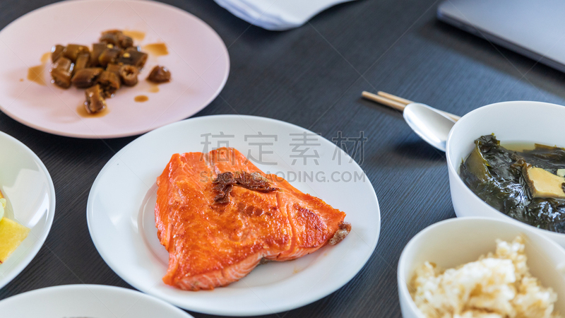 多样,配菜,韩国食物,烧烤三文鱼,南,健康食物,图像,水平画幅,侧面视角,朝鲜半岛