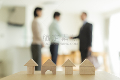 男商人,中老年伴侣,仅日本人,金融顾问,日本人,股市和交易所,半身像,家庭保险,房地产,忠告