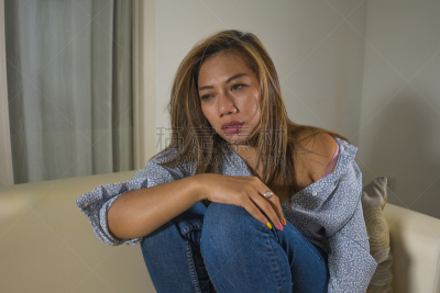 危机,沙发,女人,问题,痛苦,沮丧,住宅内部,忧虑,迷惑,沉思