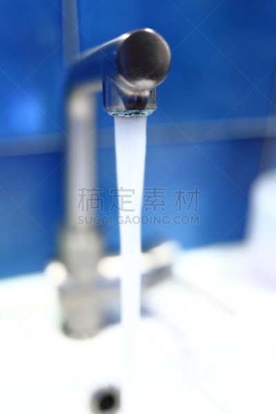 水槽,钢铁,水龙头,塑胶,环境,卫生间,漏泄,瓶子,化妆用品,设备用品