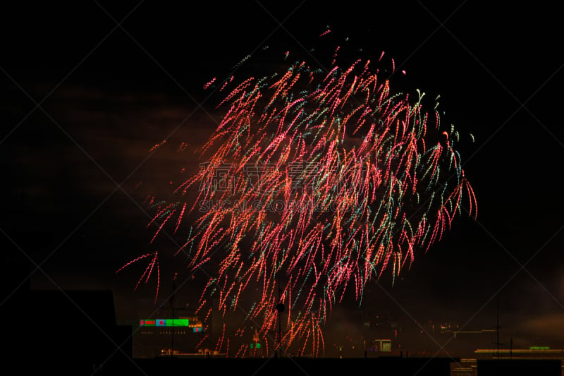 色彩鲜艳,夜晚,新年前夕,背景,黑色,天空,烟花秀,彩色背景,星系,闪光灯照明