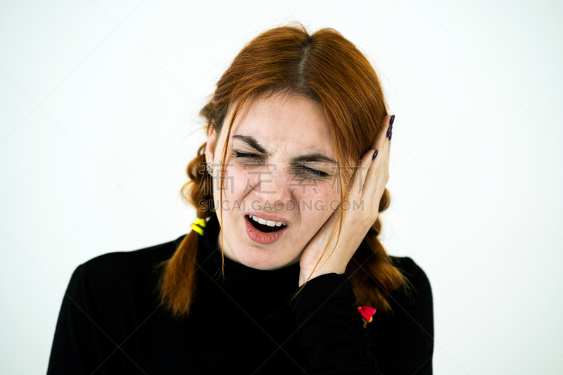 人的耳朵,痛苦,青年女人,注视镜头