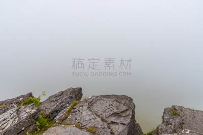 拥挤的,岩石,风景,雾