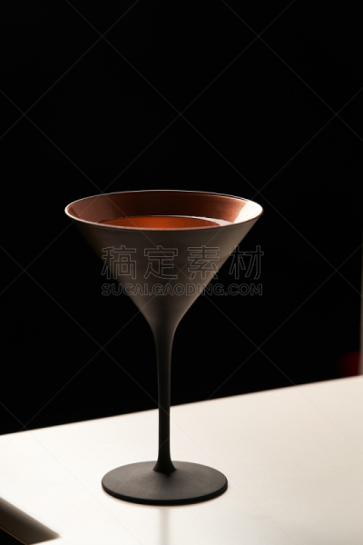 鸡尾酒,特写,玻璃杯,大都会鸡尾酒,简单,复古风格,现代,木制,伏特加,夜晚