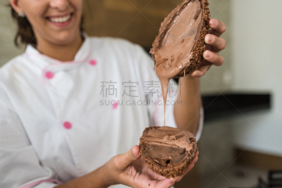塞满了的,复活节彩蛋,巧克力脆片,厨师服,牛奶巧克力,部分,清新,主厨,出示,烹调