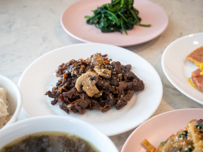 韩国食物,自制的,韩式烧牛肉,格子烤肉,传统,蔬菜,牛排,热,韩国泡菜,食品