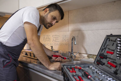 男性美,水槽,管道,管道工,厨房,排水口,部分,仅男人,肖像,仅一个男人