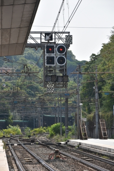 运动跑道,交通,灯开关,旅途,火车,绿灯,符号,铁路车场,铁路卧铺车,垂直画幅