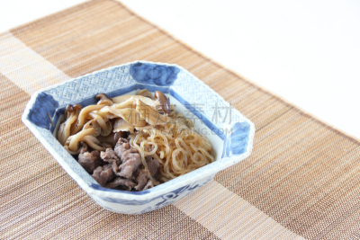 炖品,牛肉,蘑菇,蔬菜,杏鲍菇,日本食品,食品,配菜,姬菇,自制的